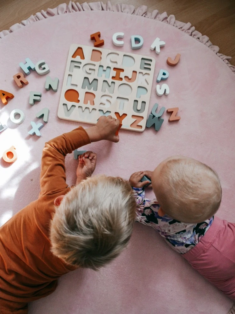 Janod Sweet Cocoon vkládací puzzle Abeceda 26 ks