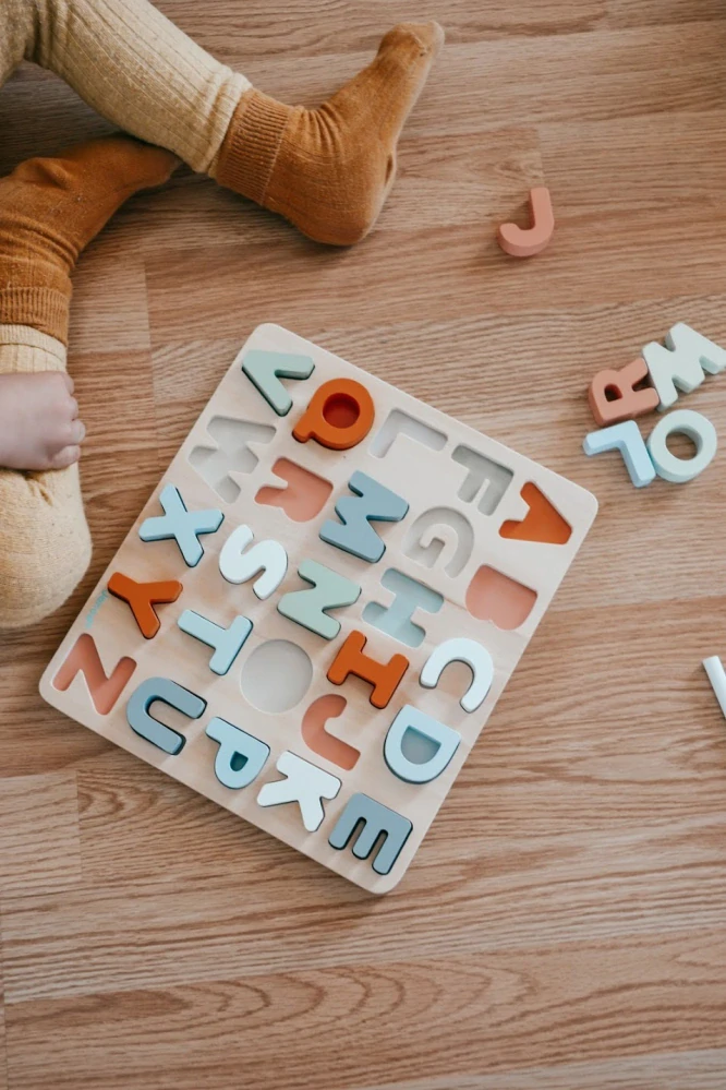 Janod Sweet Cocoon vkládací puzzle Abeceda 26 ks